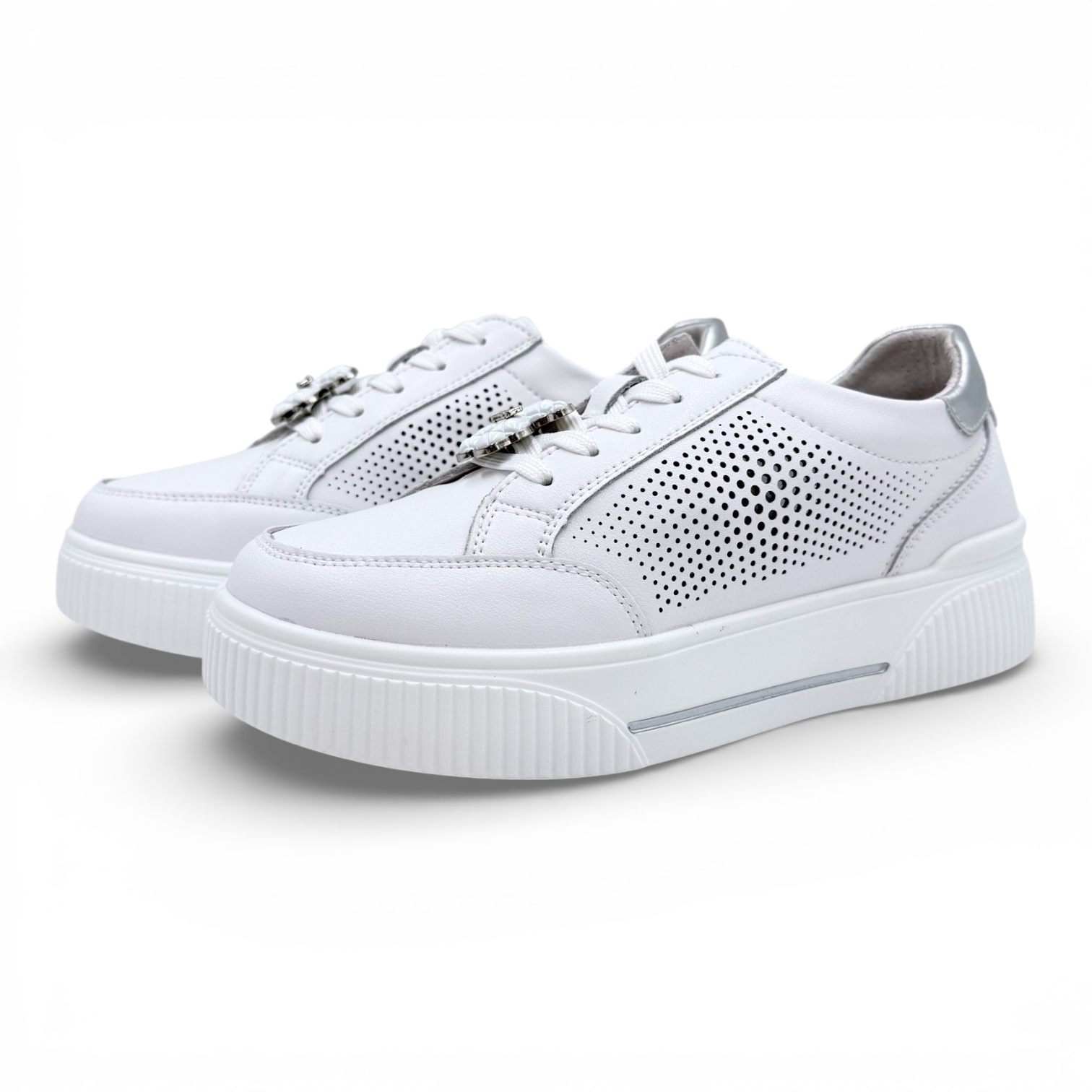 Białe sneakersy ze złotymi wstawkami